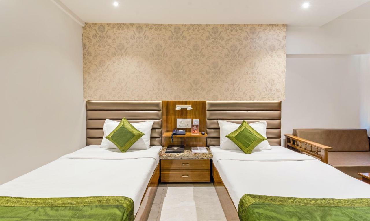 Hotel Crown Palace Indore Esterno foto