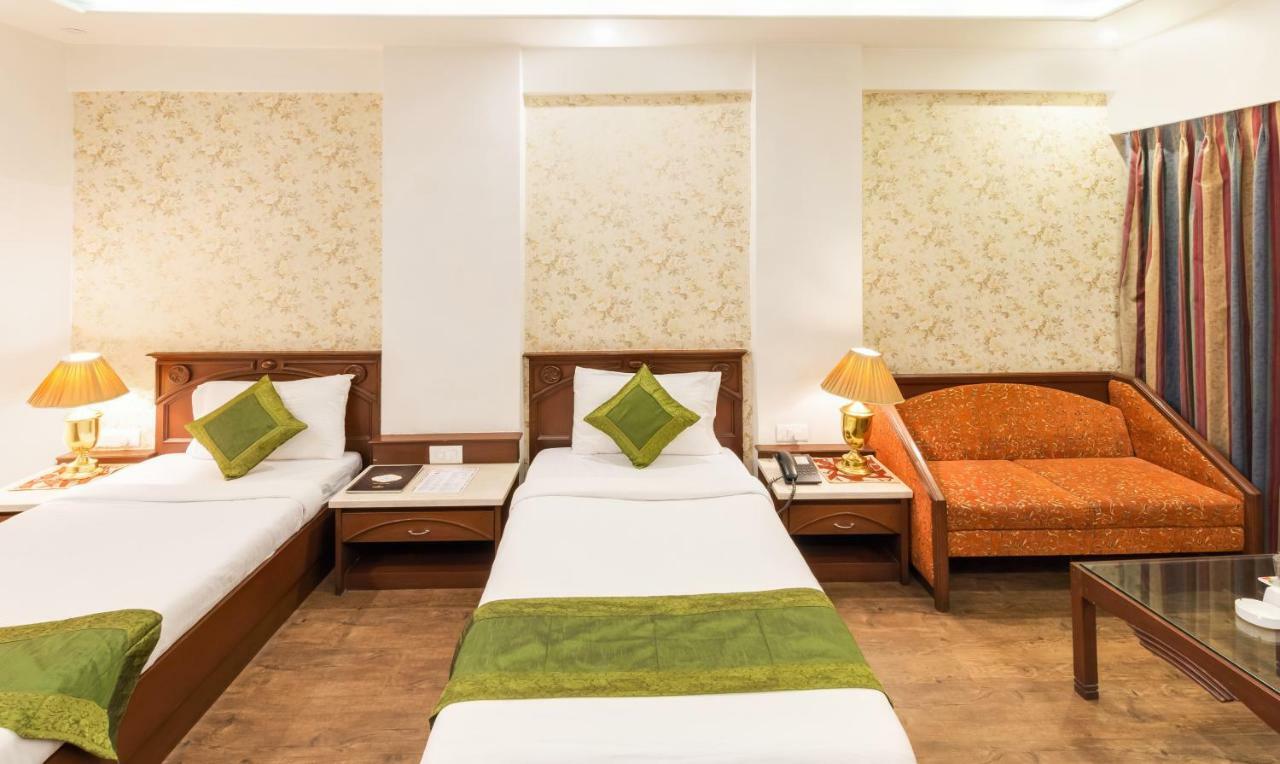 Hotel Crown Palace Indore Esterno foto
