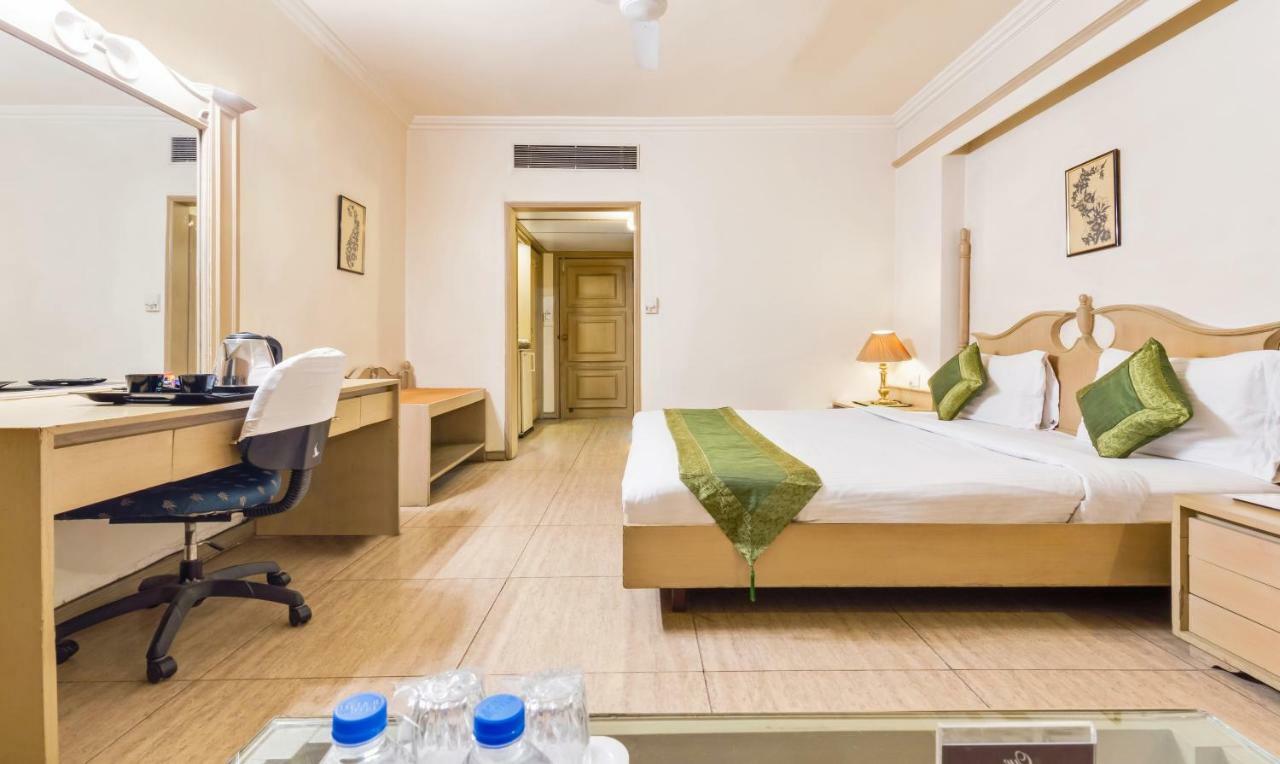 Hotel Crown Palace Indore Esterno foto