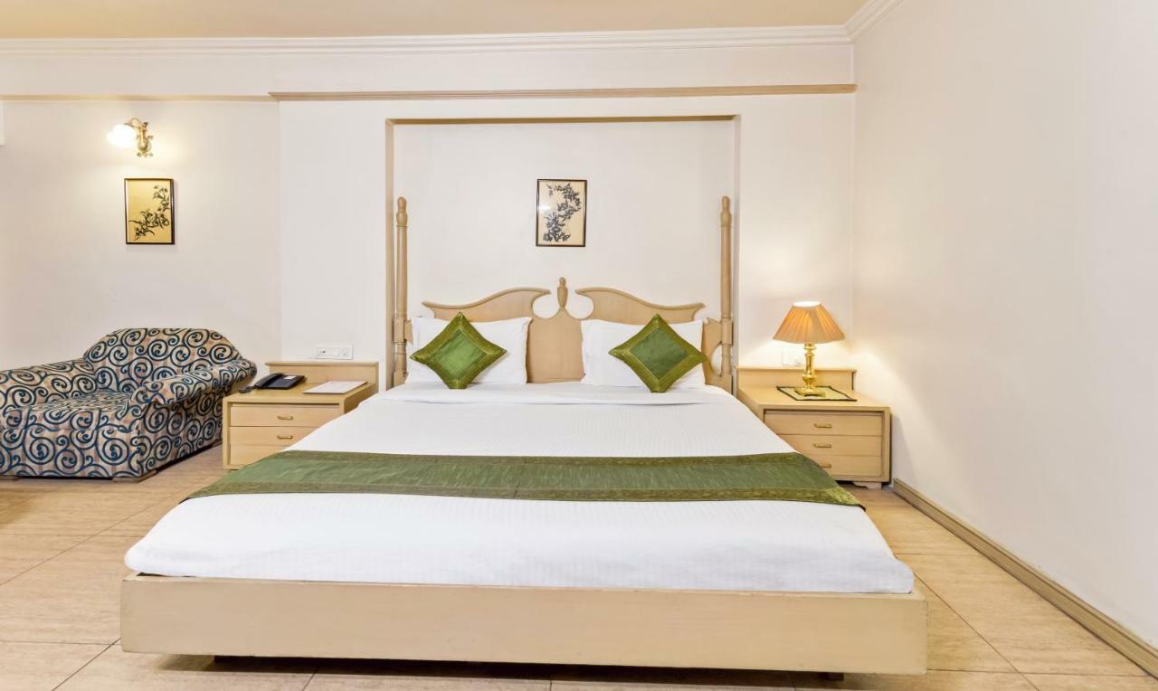Hotel Crown Palace Indore Esterno foto